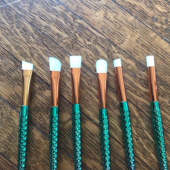 11 piece mermaid brush set - Picture 7 of 7